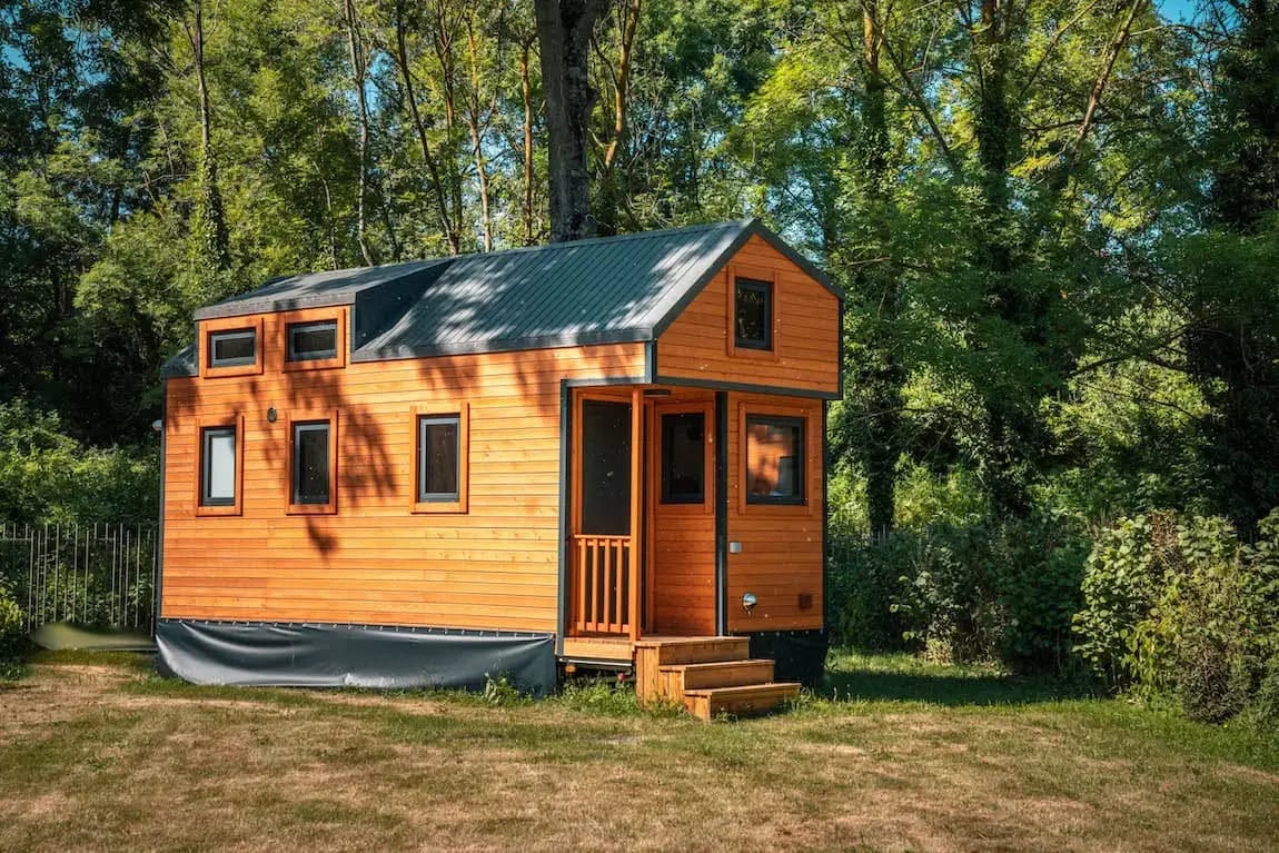 Tiny House Montana in the forest