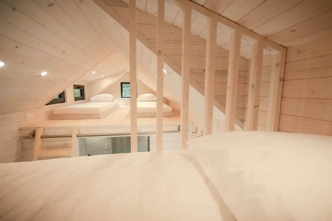 View mezzanine tiny house Montana Quadrapol