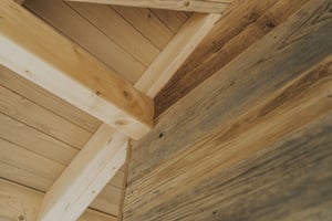 Constructeur maison bois : l’expertise du bois ancien image