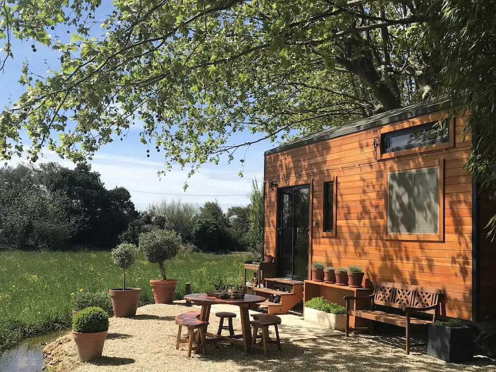 Tiny House Colibri de Quadrapol sous les arbres