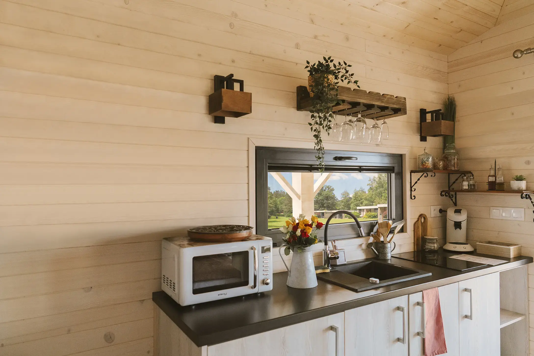 Quadrapol Chalet en bois Cabane du pecheur vue cuisine équipée