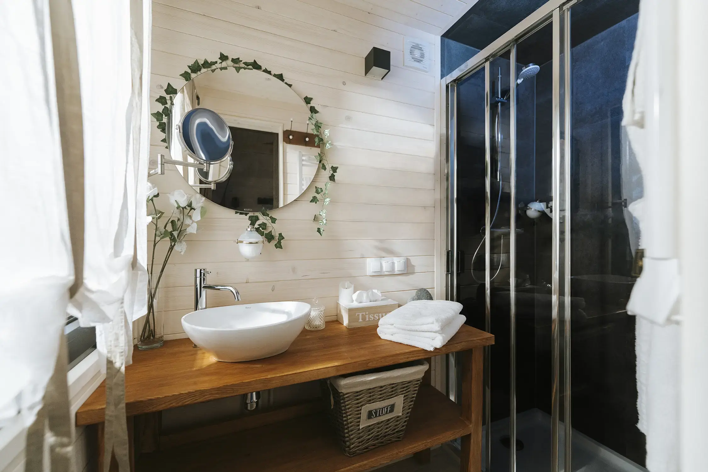 Quadrapol Chalet en bois Cabane du Pecheur intérieur salle de bain