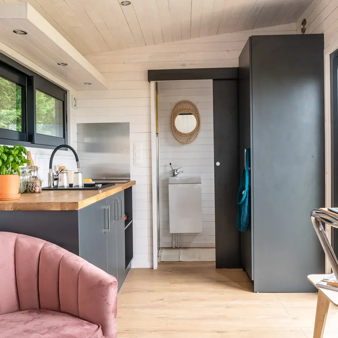Tiny house Capucine vue intérieur salon cuisine