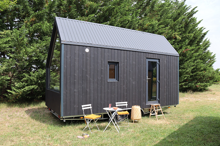 quadrapol-nid-luxe-bardage-bois-brule-min