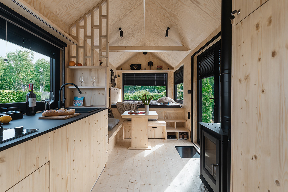 quadrapol-tiny-house-sur-mesure-plain-pied-cuisine-salon